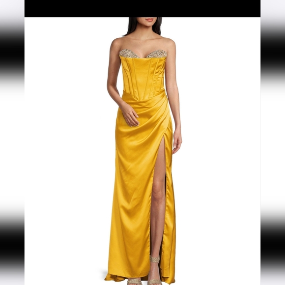 Beautiful Formal Dress - Picture 1 of 4